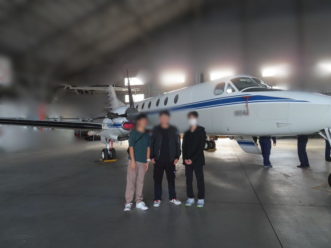 機棚合影